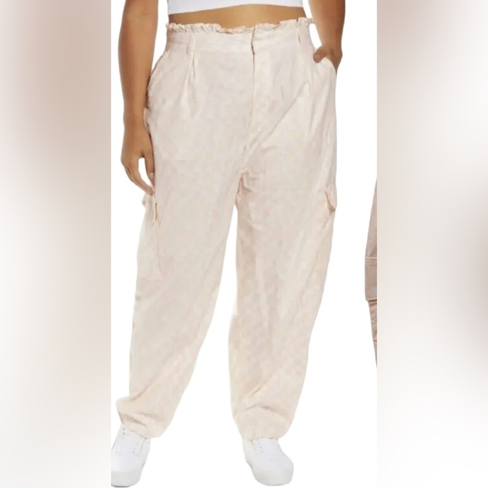 Women’s Nordstrom BP Pink & Ivory Checkered Cargo Paper Bag Pants Size Medium
